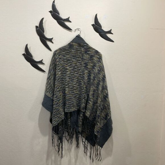 Anthropologie Willow & Clay Wool Blend Fringed Open Front Blanket Shawl - M / L - Picture 7 of 8